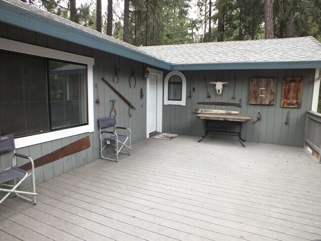 Building Photo - 5680 Azalea Cir