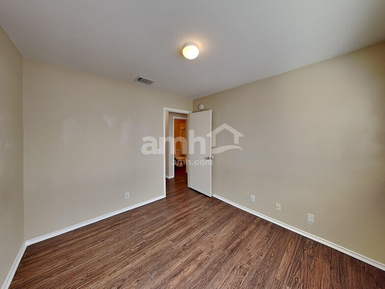 Building Photo - 224 Tolcarne Dr