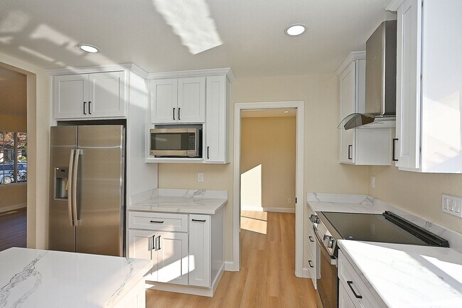 Building Photo - $4590 -- Beautifully Remodeled Brookvale Home on a Quiet Court