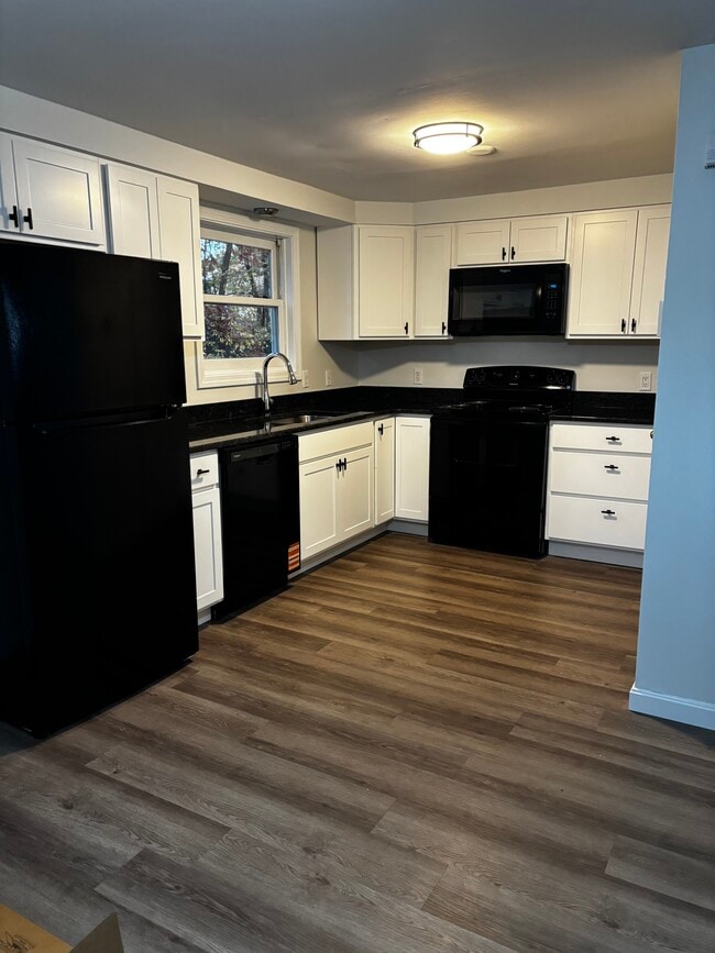 Building Photo - 103 Monarch St