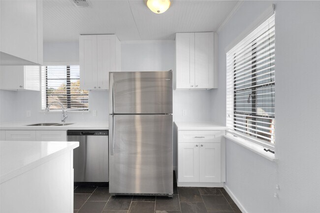 Building Photo - 214 Munford St