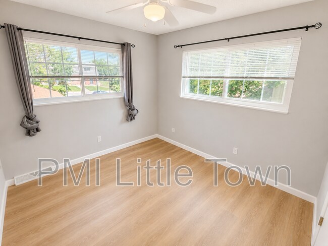 Building Photo - 7482 W Roxbury Pl