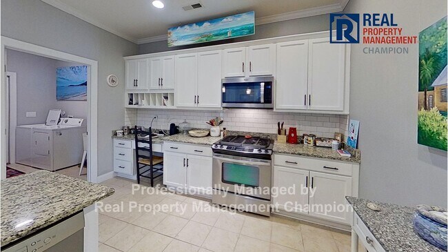 Building Photo - Immaculate 3 BD/2 BA Townhome in the Ashwo...