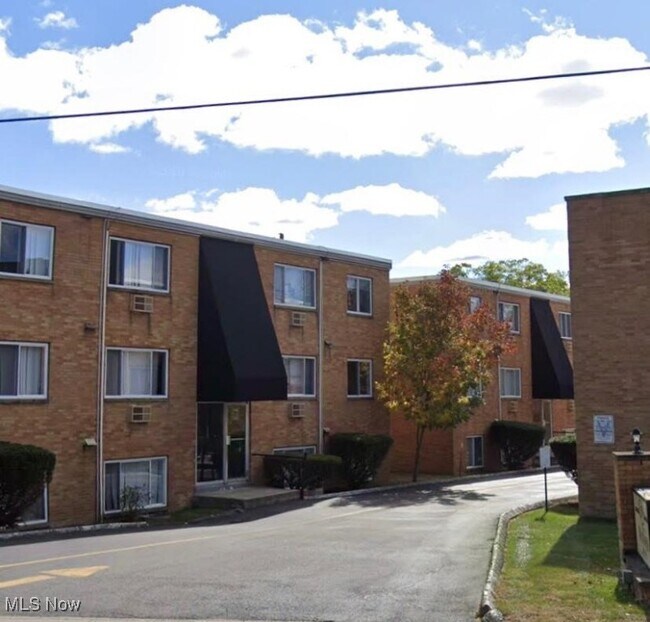 Primary Photo - 20365 Lorain Rd