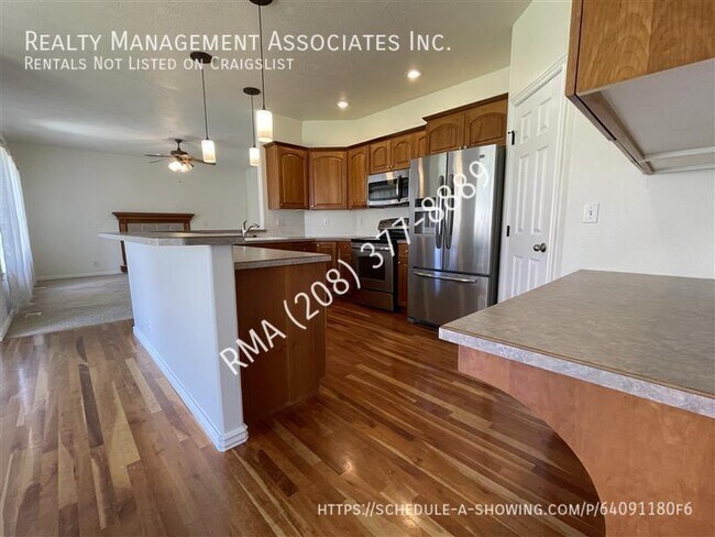 Building Photo - 4336 N Chatterton Ave