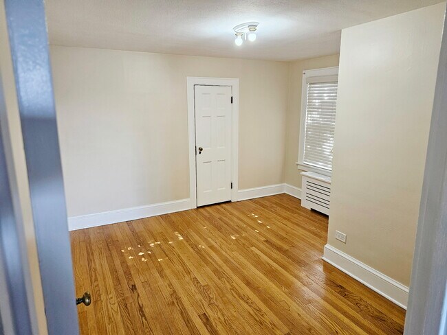 Building Photo - 14 John St