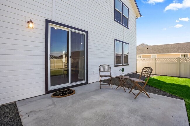 Building Photo - 10390 Crystal Ridge Dr