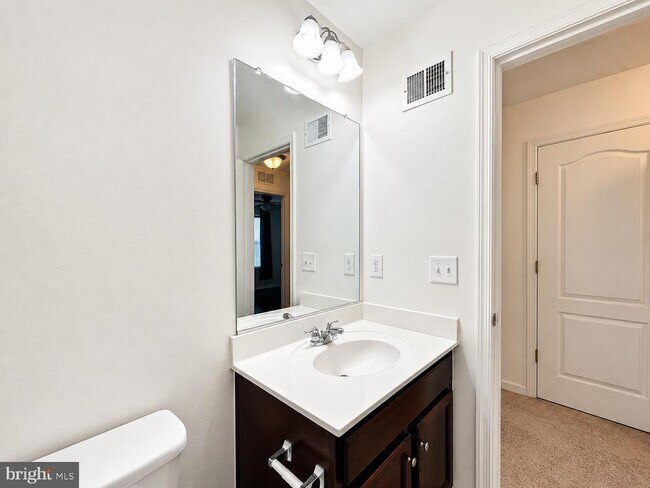 Building Photo - 4811 Hicks Dr