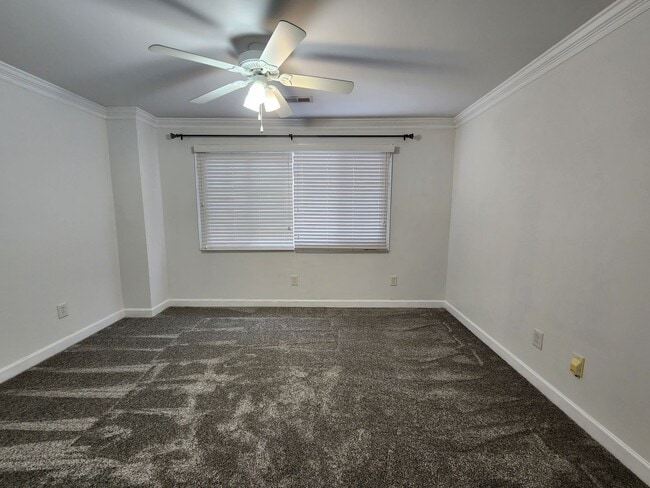 Building Photo - 2 Bedroom Condo in Midwood