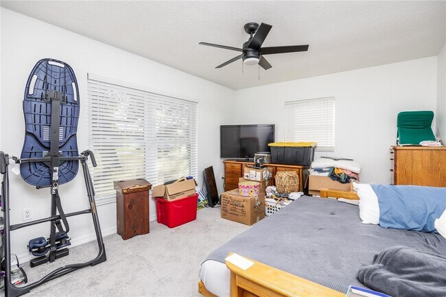 Building Photo - 22481 Southshore Dr