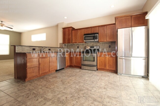 Building Photo - JOHNSTON SCHOOLS!! 3 Bed 2.5 Bath Townhome in Grimes