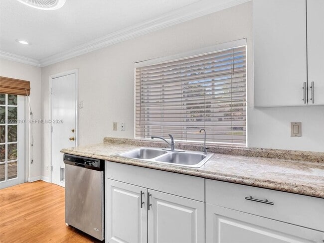 Building Photo - 1361 Cottonwood Cir