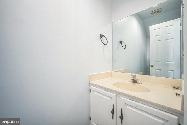 Building Photo - 44022 Gala Cir