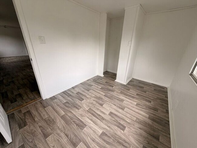 Building Photo - Cute 2 Bed in Greenville!