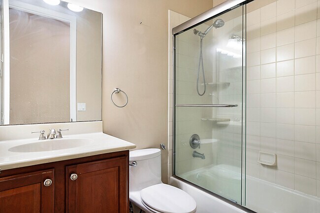 Building Photo - 748 Cresta Cir