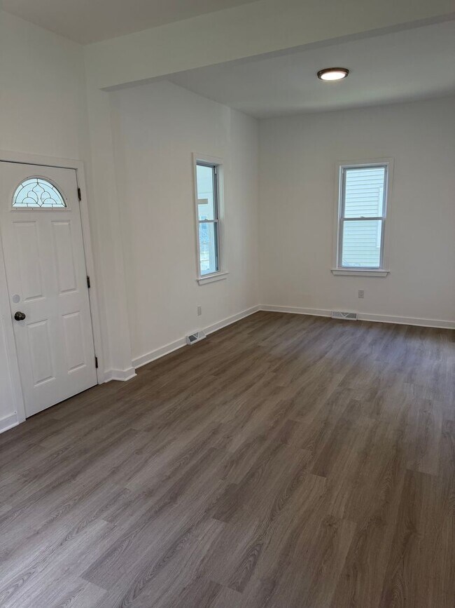 Building Photo - Beautifully Renovated 2-Bedroom, 2-Bathroom Home with Spacious Bonus Attic