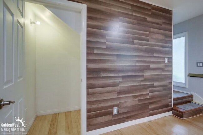 Building Photo - Cozy 2Bdm 1.5Ba Townhome with Modern Upgra...