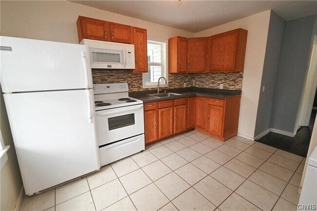 Building Photo - 5854 Reis Dr
