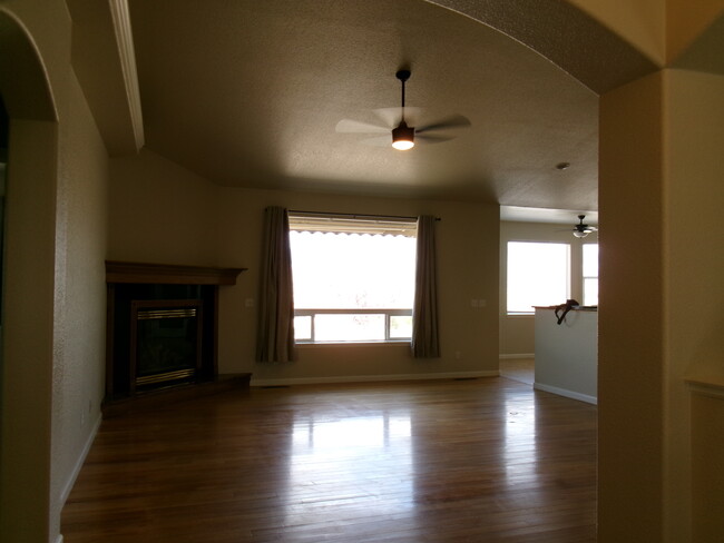Building Photo - 1132 San Marcos Cir