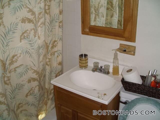 Building Photo - 103 Gordon St