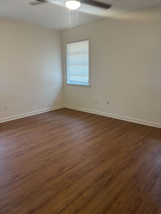 Building Photo - Great 4 bed 2 bath home located in Canton