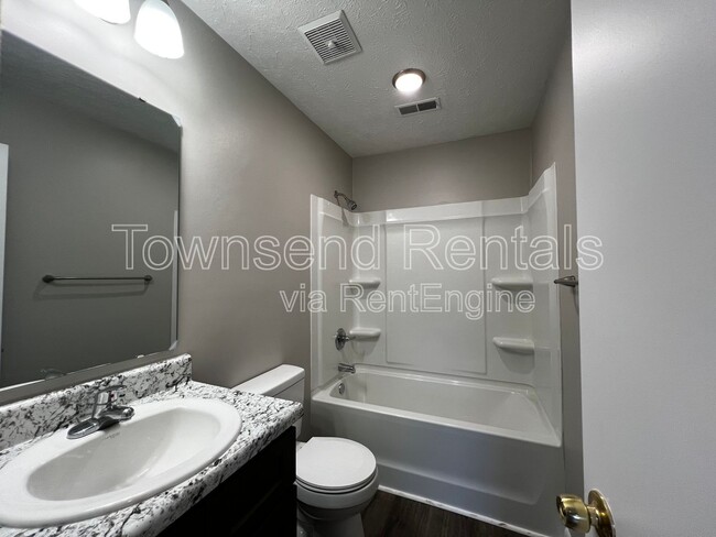 Building Photo - 1441 Ireland Dr