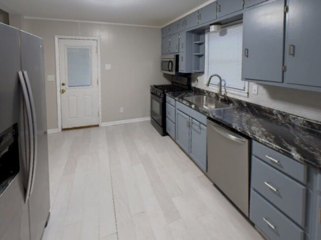 Building Photo - 310 E Market St