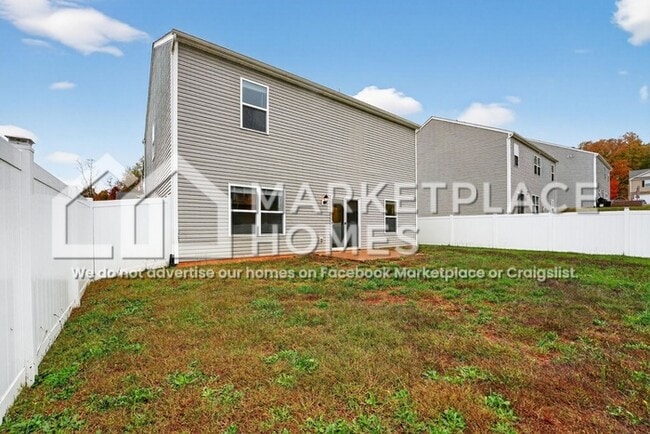 Building Photo - 559 Cliff St