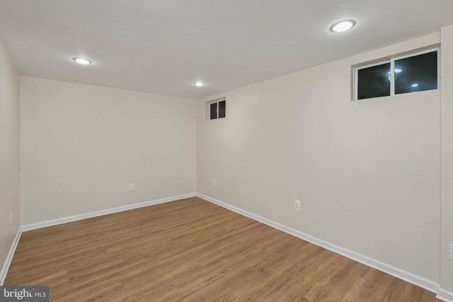 Building Photo - 1327 Alderton Ln