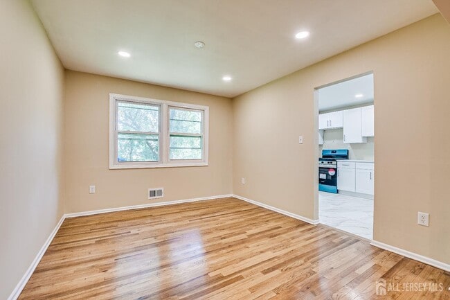 Building Photo - 5 Pelmont Pl