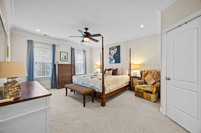 Building Photo - Spacious 4-Bedroom Home with Large Yard & ...
