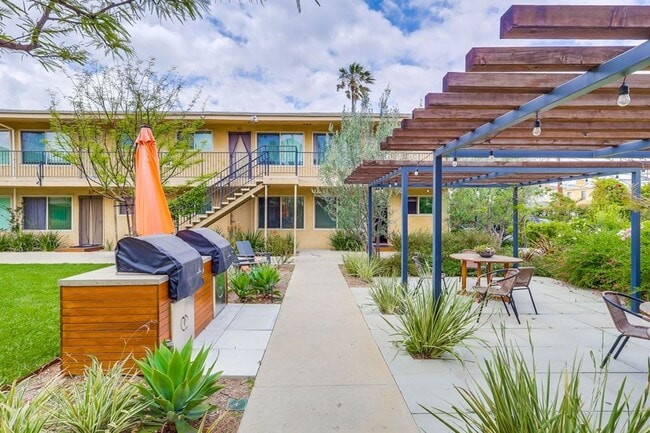 Building Photo - 3530 W Adams Blvd