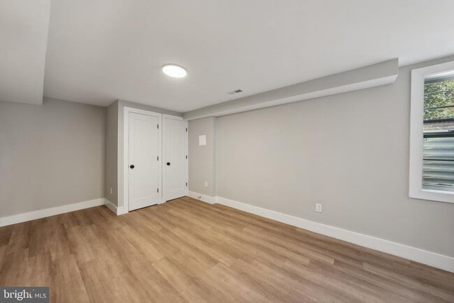 Building Photo - 2414 Phillips Dr