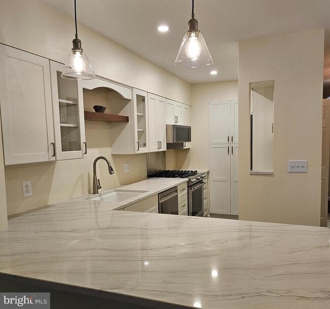 Building Photo - 304 Forbes St