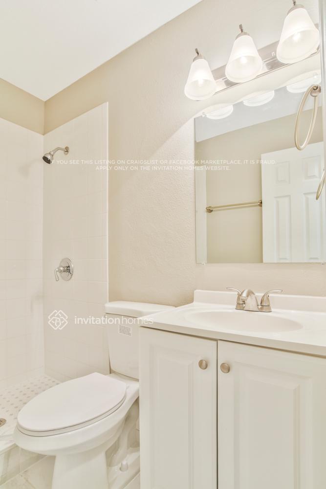 Building Photo - 316 E Rose Ln