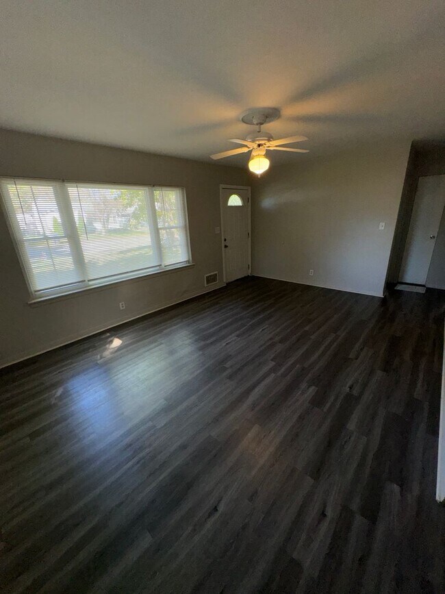 Building Photo - 1524 South St.James Blvd. Evansville, Indi...