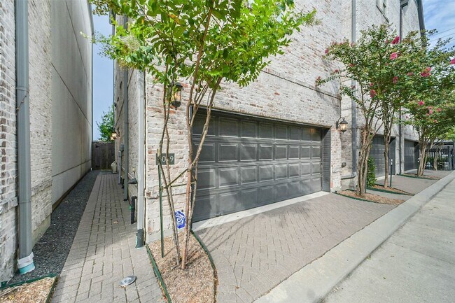 Building Photo - 4019 University Grove St