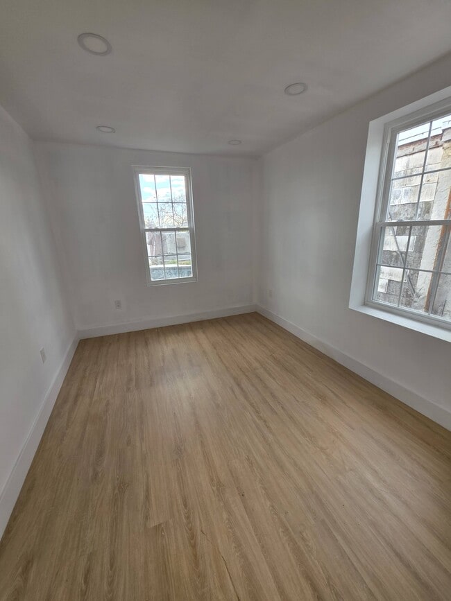 Building Photo - 2304 W Huntingdon St