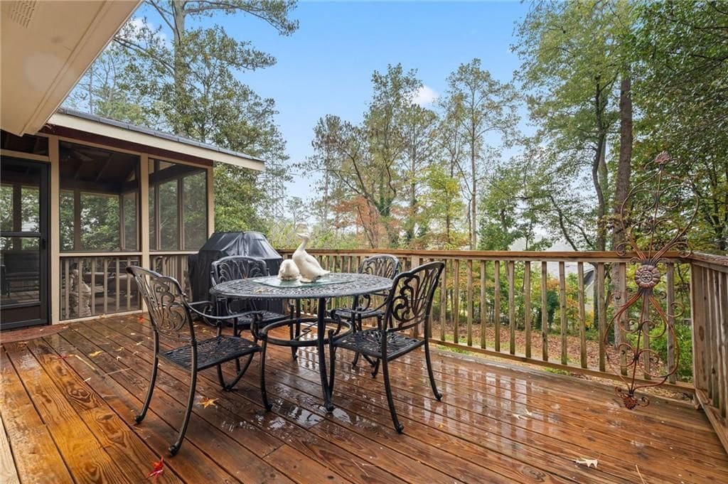 Building Photo - 4040 Summit Dr