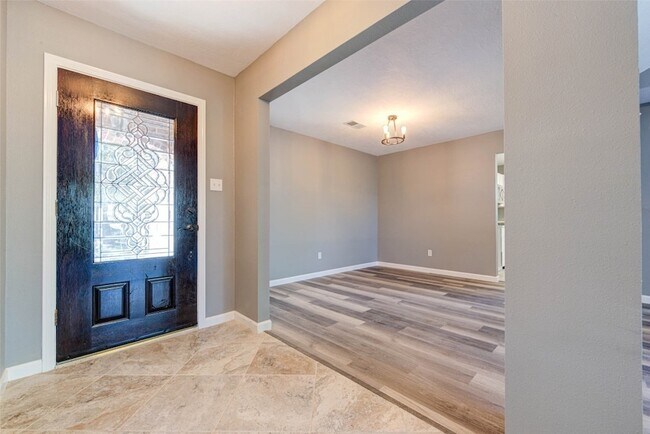 Building Photo - 17930 Seven Pines Dr