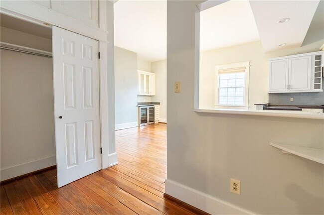 Building Photo - 311 Josephine St NE