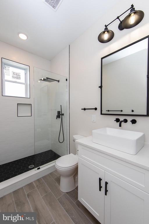 Building Photo - 2001 S Norwood St