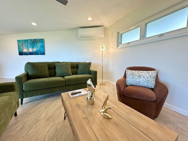 Building Photo - Fully Furnished 4 BD/3 BA Home in Mariner's Ridge!! Includes 1 Garage PRKG, W/D, Sep. Studio, & G...