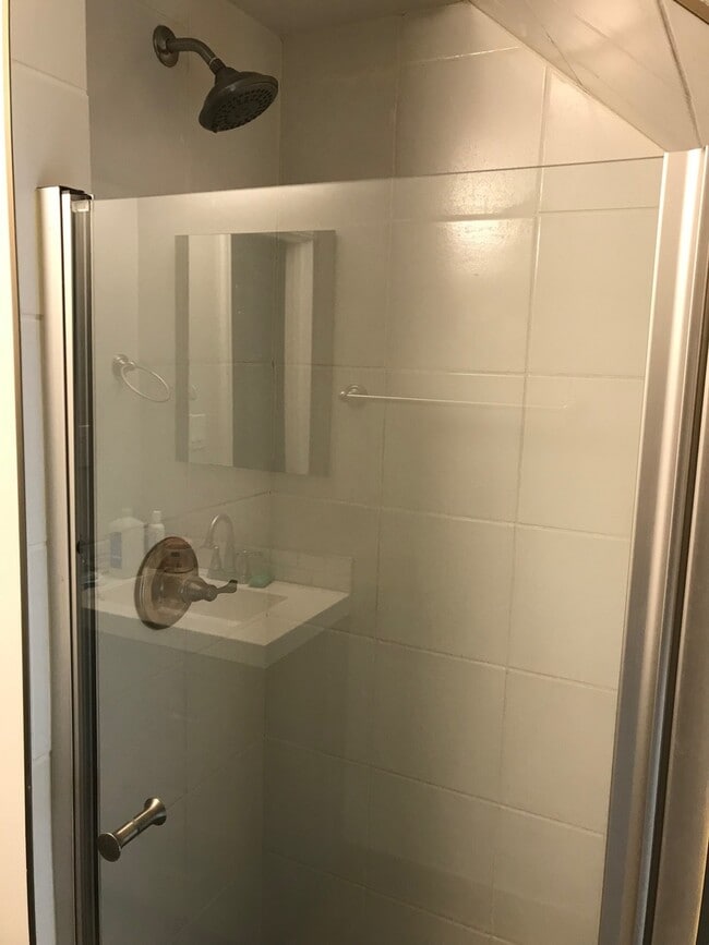 Building Photo - Recently remodeled 4 bedroom house in St P...