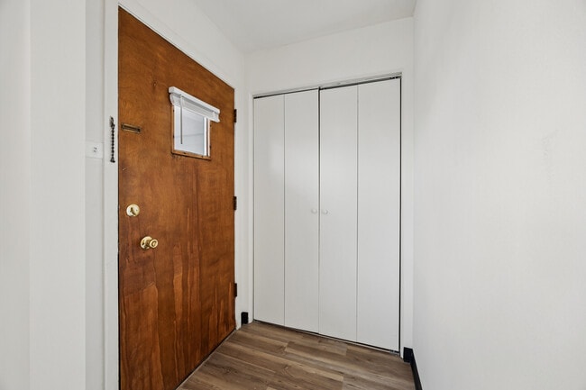 Building Photo - 1211 Homestead Rd