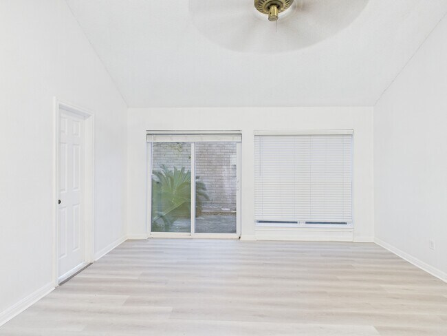 Building Photo - 7610 Hopewell Ln