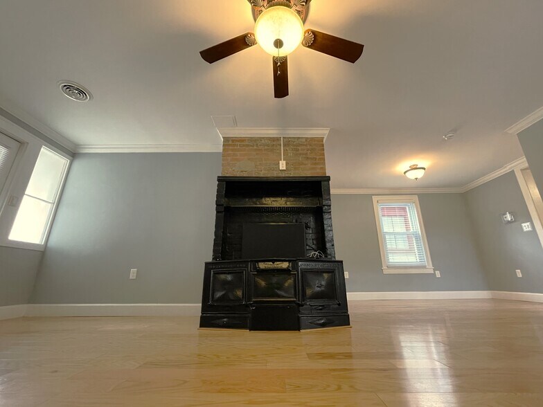 Living Room - 209 College Ave