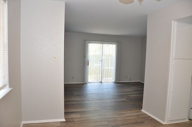 Building Photo - 10810 Topperwein Dr