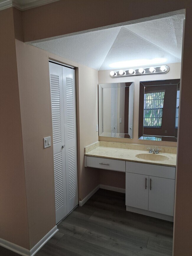 Building Photo - 2929 Zorno Way