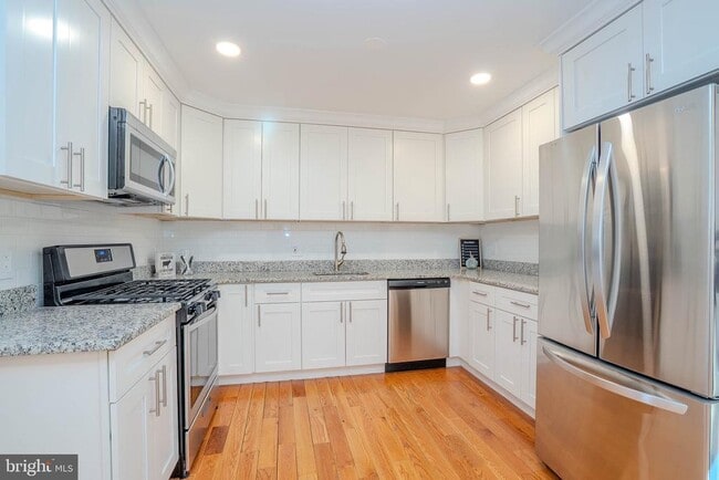 Building Photo - 5 Balamor Ln